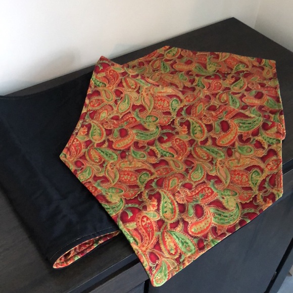 Table runner - Picture 4 of 4